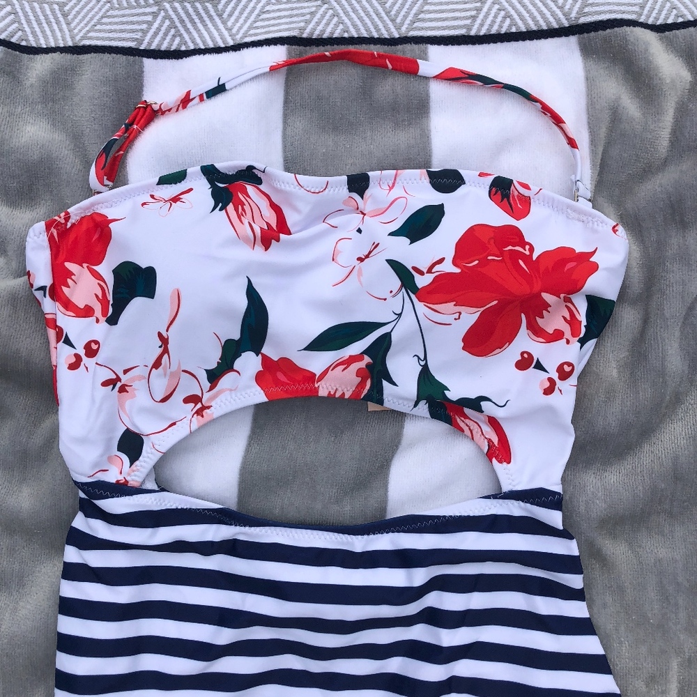 CLEARANCE // bathing suit cutout one-piece - Picture 7 of 8